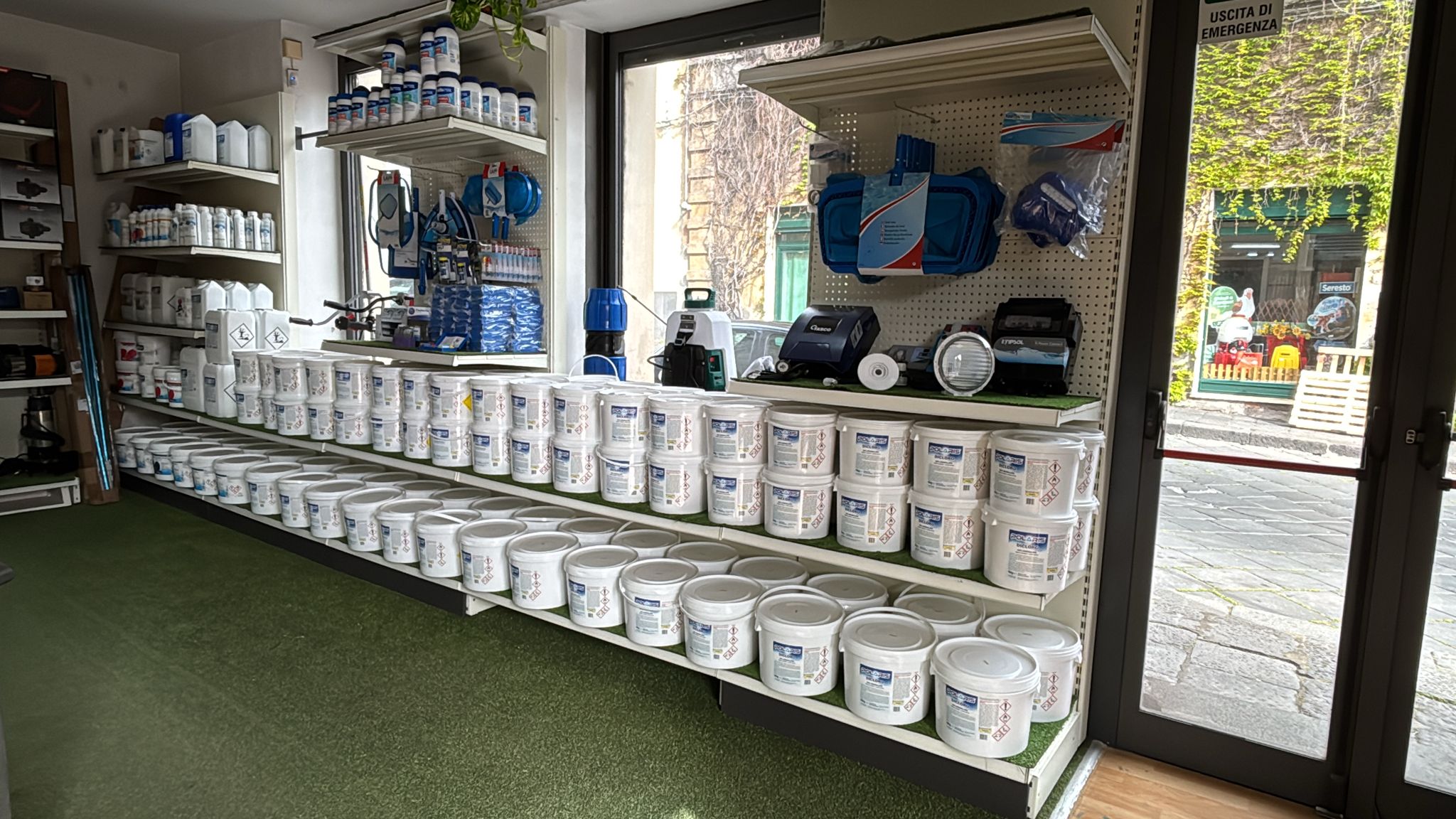Prodotti chimici trattamento piscina Giarre